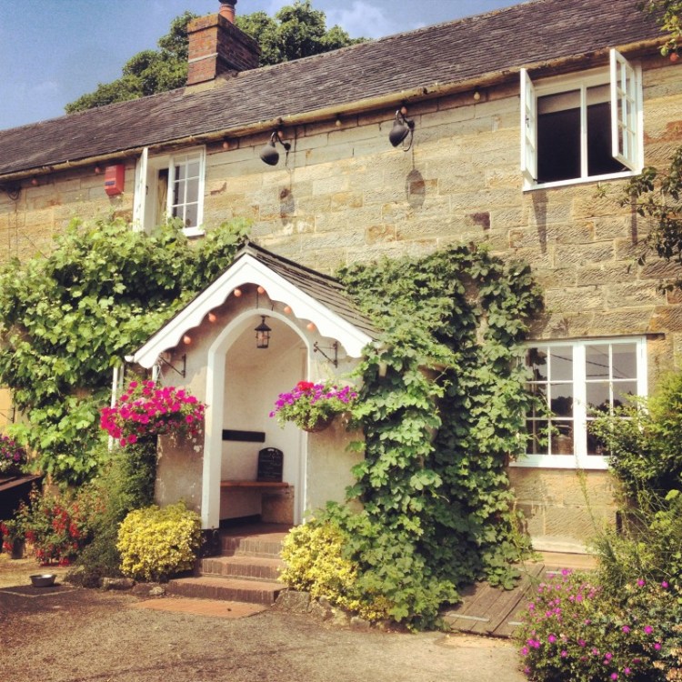 exterior-of-a-country-pub