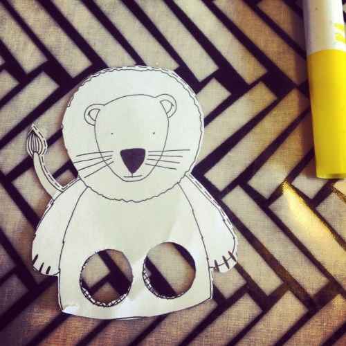 Finger puppet making from Paper Play by Lydia Crook paper-finger-puppet-and-felt-pen