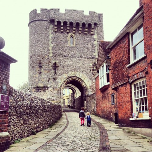 children-walking-to-Lewes-Castle