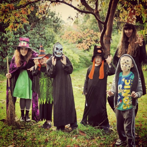 children-in-halloween-costume