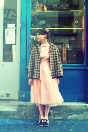 girl-in-vintage-dress